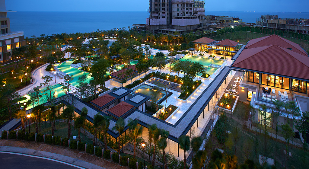 Seven towers dotted over 21 acres of landscaped gardens in a gated and guarded enclave, the Quayside Seafront Resort Condominiums are by far the lowest density exclusive condominium project in Penang.